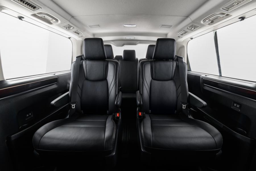 Интерьер Toyota Hiace VIP 2019 года  (RU) (фото 3 из 7)